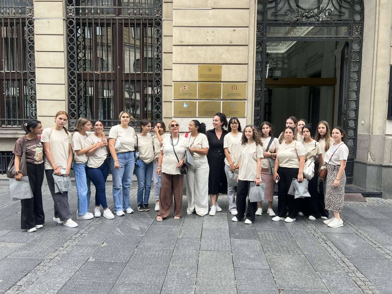 Учеснице програма „Ја одлучујем“ у посети Етнографском институту САНУ